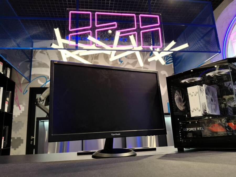 Мониторы 22" дюйма в ассортименте