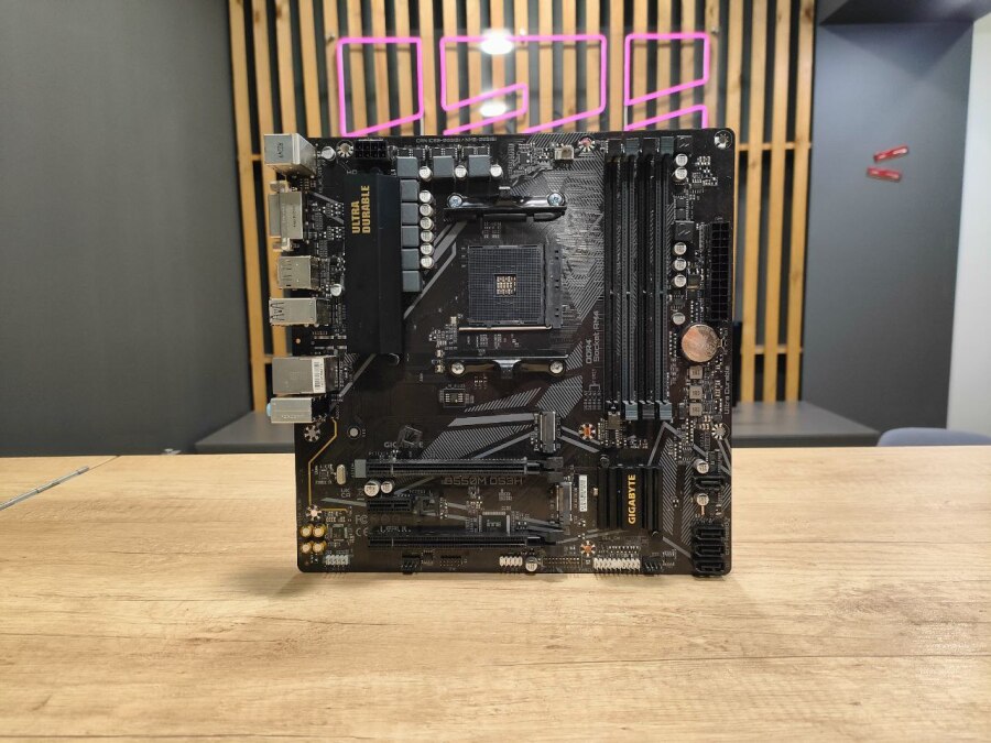 Материнская плата Gigabyte B550M DS3H AM4 DDR4