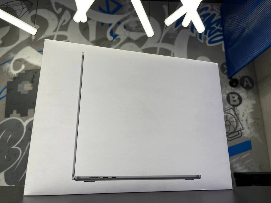 MacBook Air 15 M3 8GB / 256GB